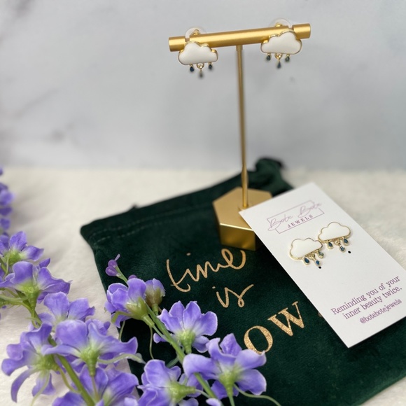 Cloudy Rain Stud Earrings - Picture 4 of 4